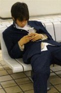 texting in poor posture causing tech neck