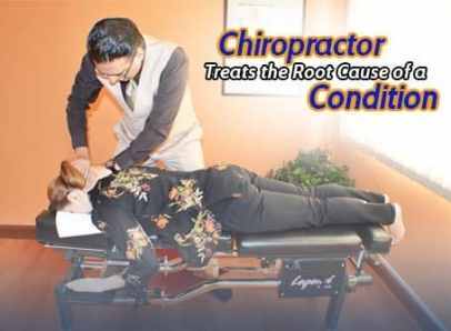 Chiropractor adjusting female pateint