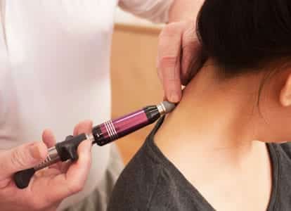 Neck chiropractic treatment 